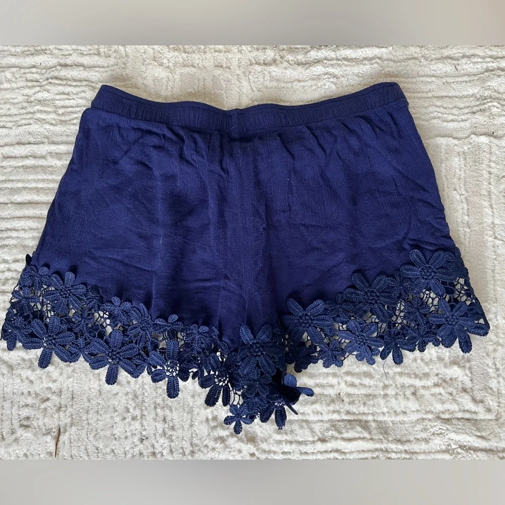 Women’s Blue Pull on Shorts size M Sexy Lace Scalloped Y2k Flirty Feminine Short